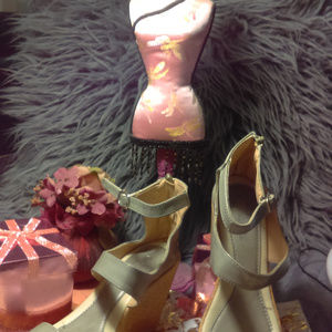 SHOES OF SOUL Grey Strappy Wedge Size 10